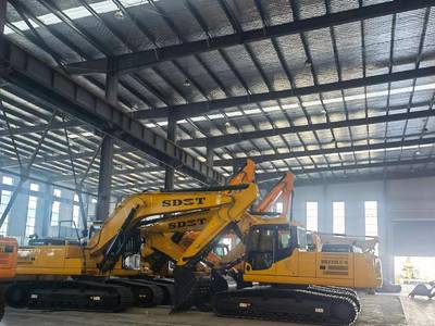 🦾 Excavators — Factory & Customer Visits