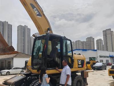 🦾 Excavators — Factory & Customer Visits