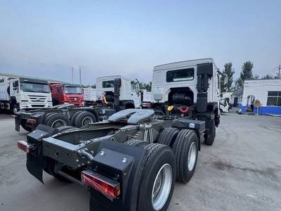 HOWO 6×4 Classic Tractor — WD615 375 hp mechanical-injection diesel