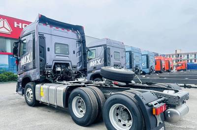 HOWO MAX Tractor — Premium long-haul tractor: flat-floor hi