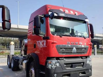 HOWO TX7 LNG Gas Tractor — 6×4 twin-drive, Weichai gas engine, silv