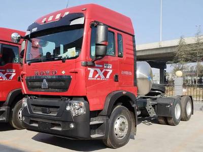 HOWO TX7 LNG Gas Tractor — 6×4 twin-drive, Weichai gas engine, silv