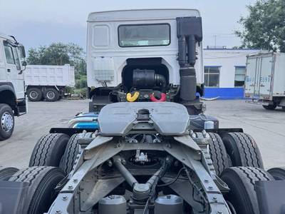 HOWO 6×4 Classic Tractor — WD615 375 hp mechanical-injection diesel